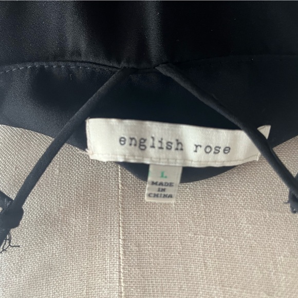 black strappy flowy top size medium to large - Picture 3 of 3